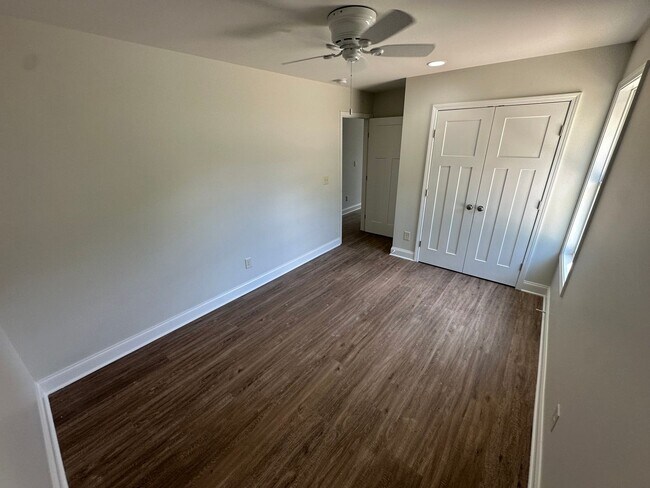 Building Photo - FOR LEASE- 1 YEAR OLD BUILT LOCATED IN THE HEART OF HARTSVILLE, TN!