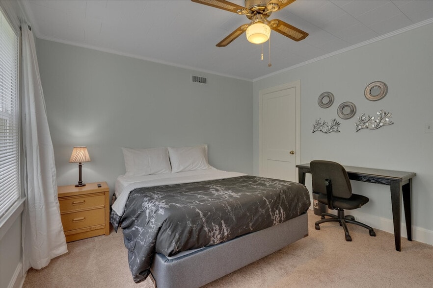 Building Photo - 1001 Watts St