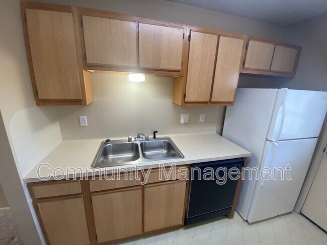 Building Photo - 2639 Nannette Dr