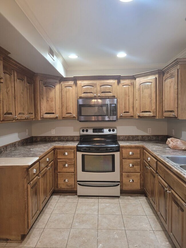 Building Photo - Home in Benton