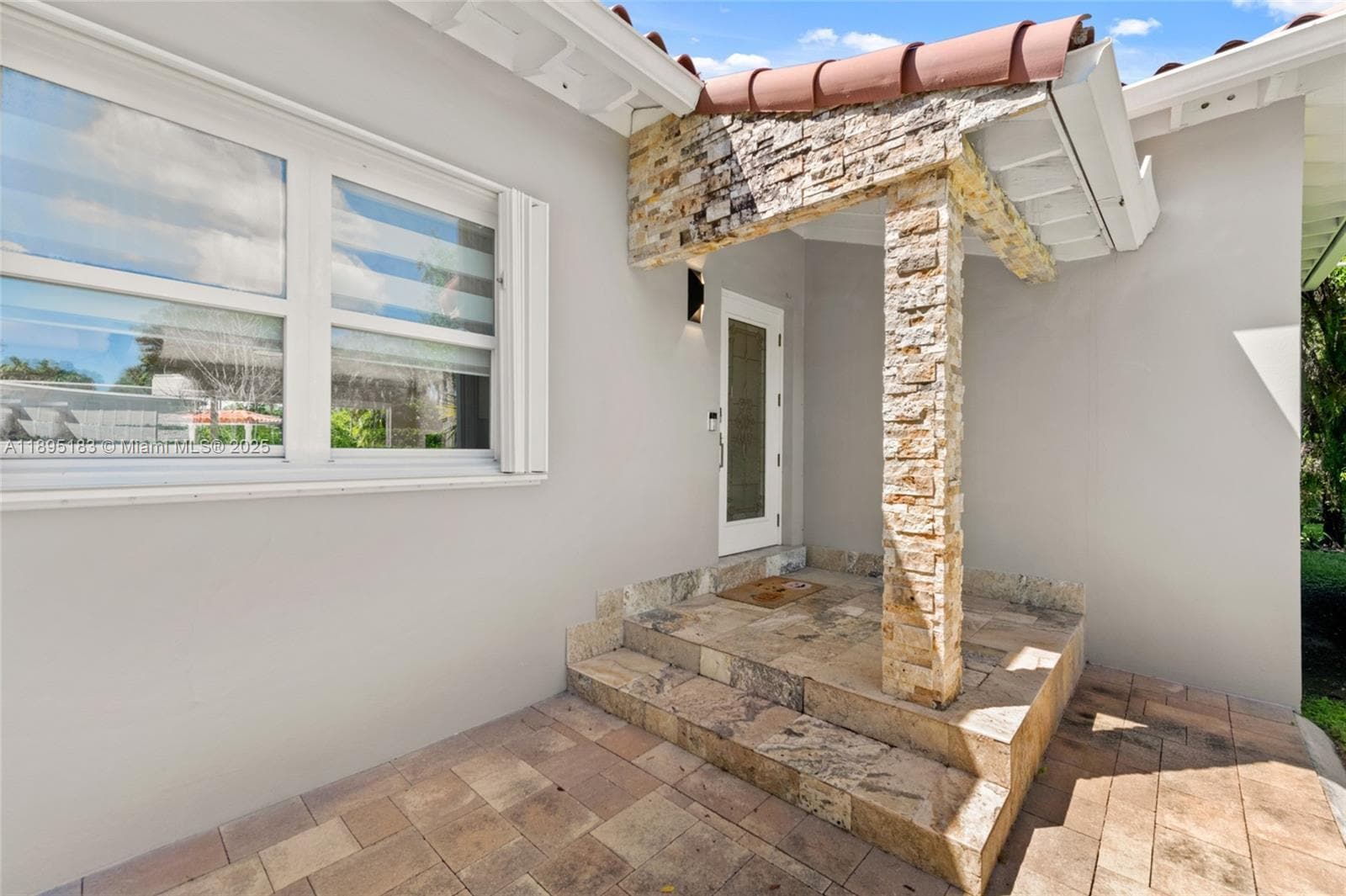 Building Photo - 10626 NE 10th Ct