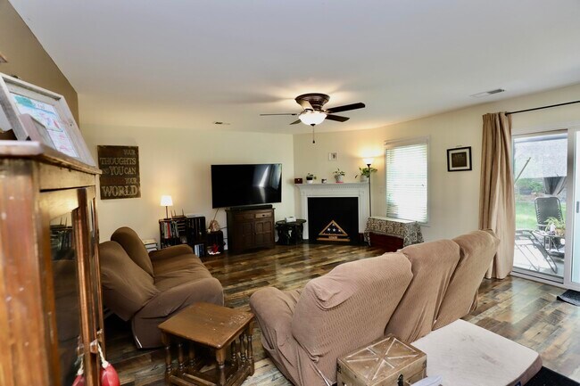 Building Photo - 71 Carina Ln