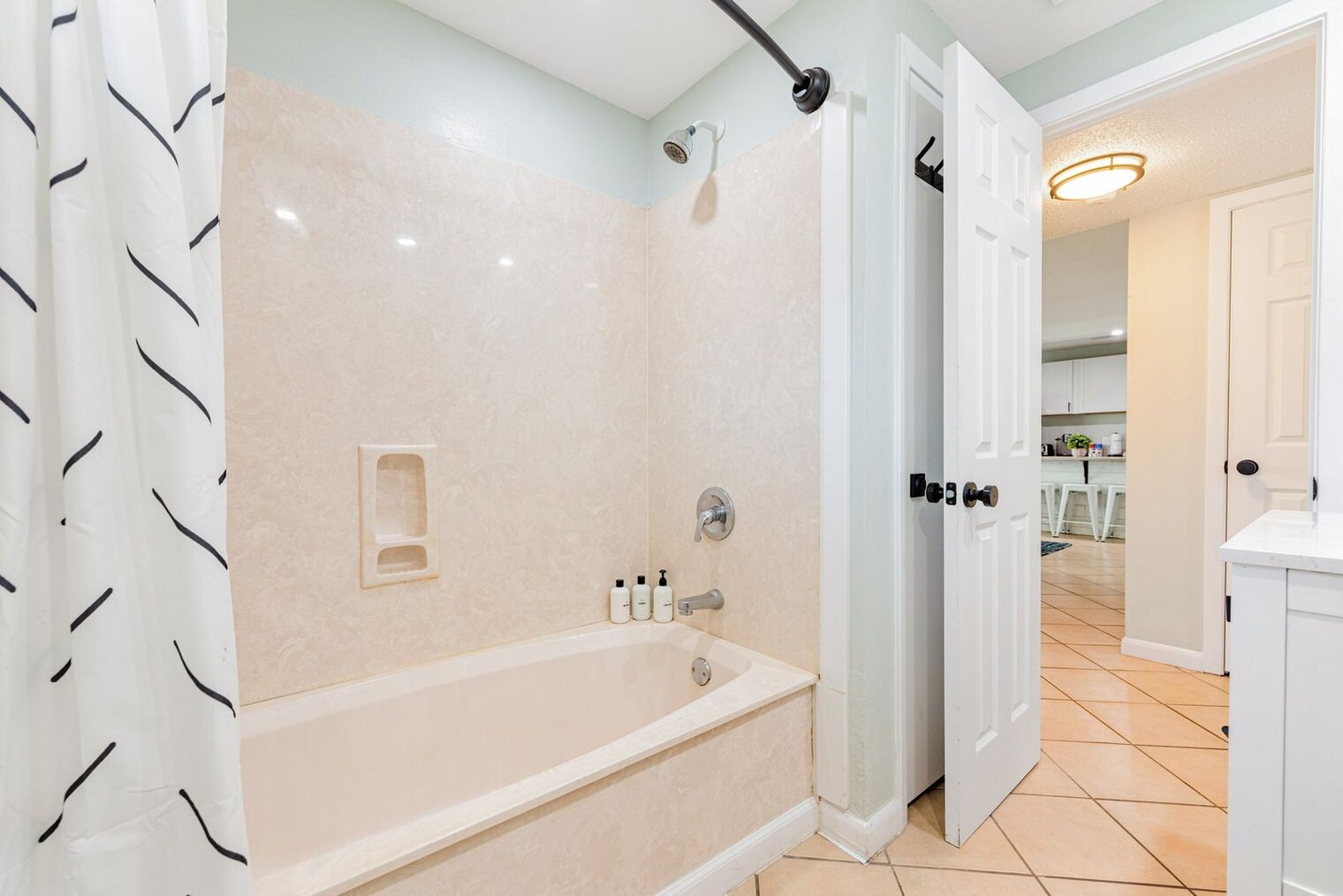 Building Photo - 306 Barracuda Ave