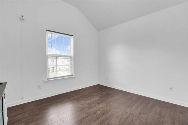 Building Photo - Modern 4 Bedroom South Savannah Home with Fenced Backyard