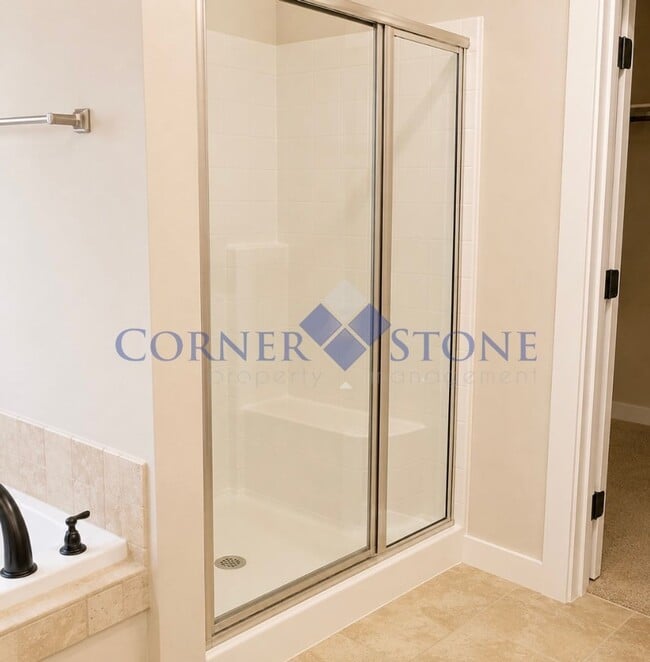 Building Photo - Amazing Home Meridian Home with Community Pool!
