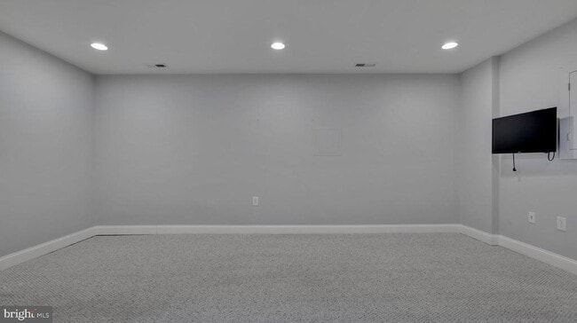 Building Photo - 1833 Drew St