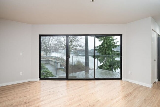 Building Photo - Modern Waterfront Living at The McCormick Pier! Call TODAY to schedule a tour! 503-664-4101