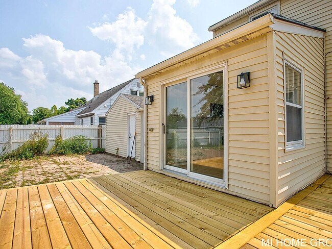 Building Photo - Lovely 3 Bedroom North East Grand Rapids