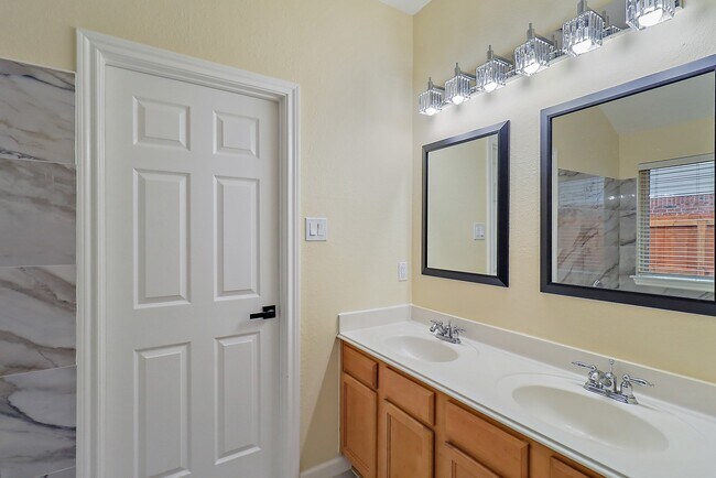 Building Photo - 8007 Berkely Ct