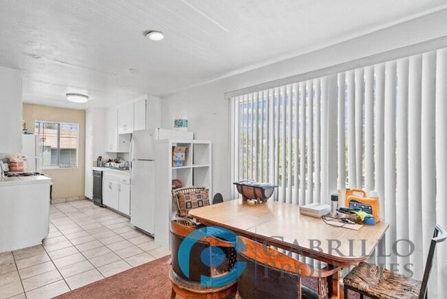 Building Photo - 3964 Manzanita Dr
