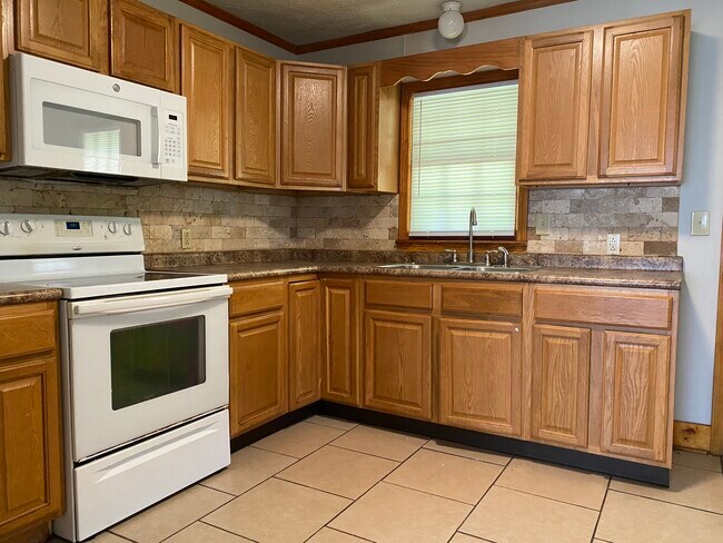 Building Photo - 91 Edenwood Dr