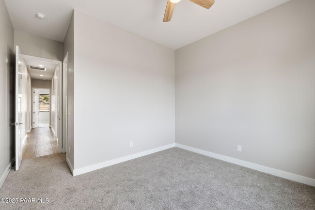 Building Photo - 4613 W Stazenski Rd