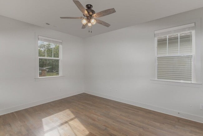Building Photo - 5802 Maxon Ave
