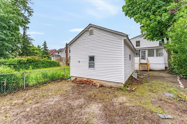 Building Photo - 1079 Stanton Ave