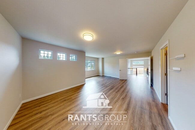 Building Photo - Luxury 4-Bedroom Home with 5-Car Garage & ...