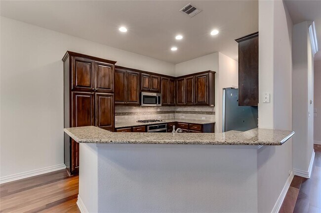 Building Photo - 11608 Spicewood Pkwy