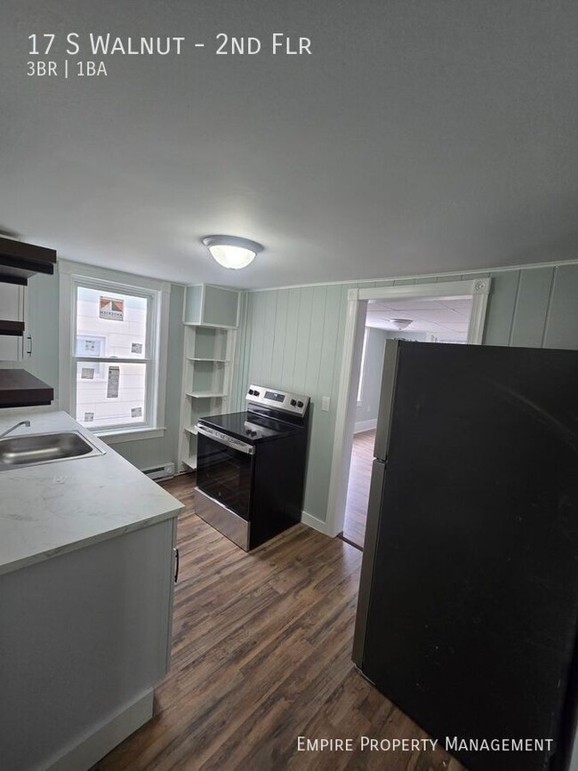 Building Photo - 3 Bedroom / 1 Bathroom Apartment in Lansford!