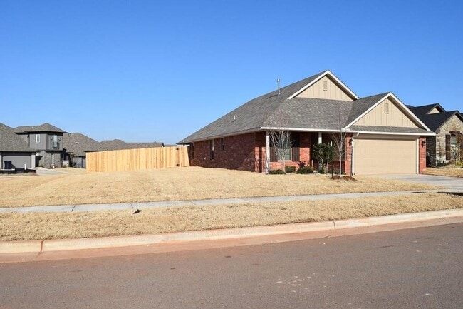 Building Photo - Beautiful 4 Bedroom 2 Bathroom Home in Pie...