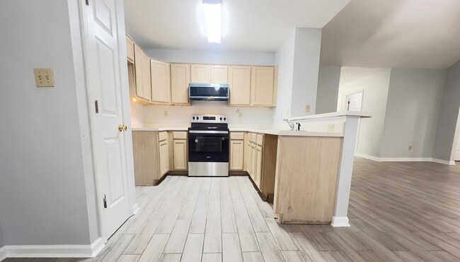 Building Photo - 6967 Manslick Rd