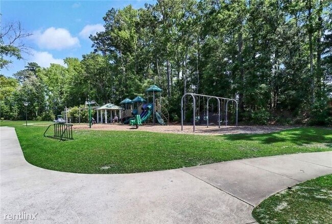 Building Photo - 3 br, 2.5 bath Townhome - 244 Lake Lily Dr