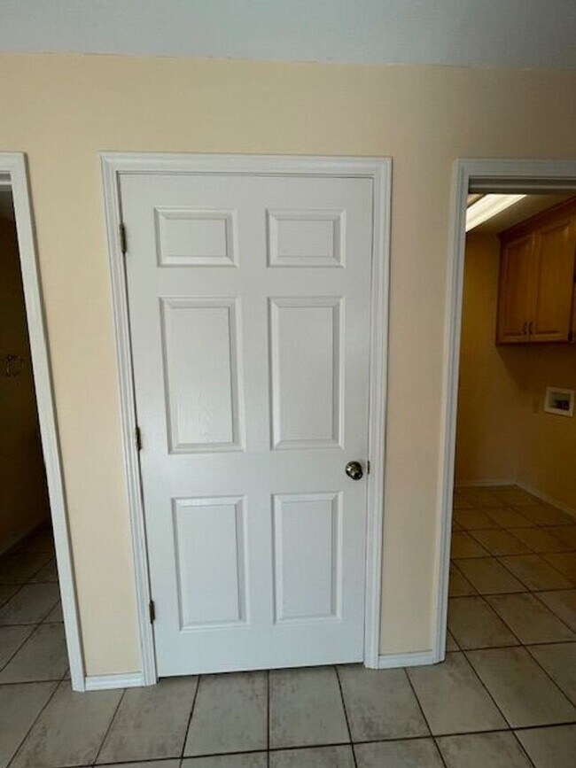 Building Photo - 4 Bedroom Home in SE Springfield!