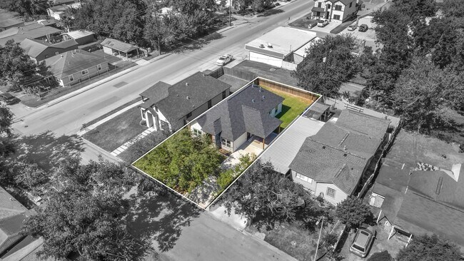 Building Photo - 1809 13th St