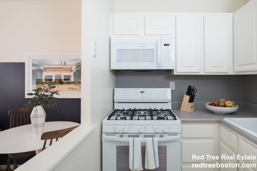 Building Photo - 175 Freeman St