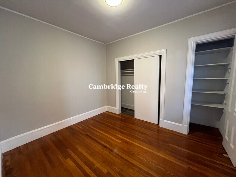 Building Photo - 64 Dana St