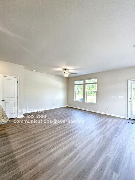 Building Photo - 2108 Willow Glen Dr