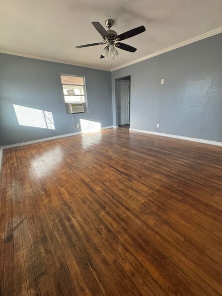 Building Photo - 318 N Montague Ave