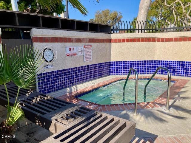Building Photo - 410 Las Palomas Dr