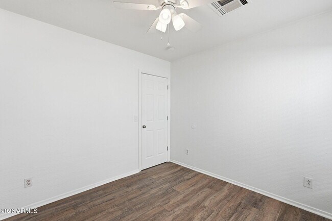Building Photo - 45542 W Guilder Ave