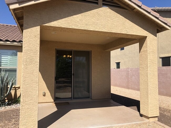 Building Photo - Beautiful 4 Bedroom / 2 Bath, in North Pho...