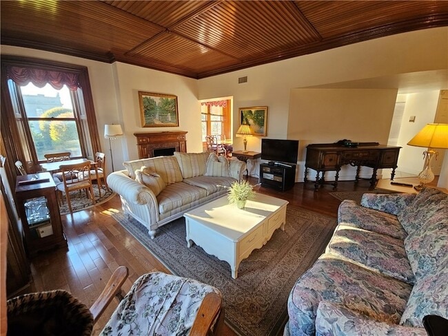 Building Photo - 364 Bellevue Ave