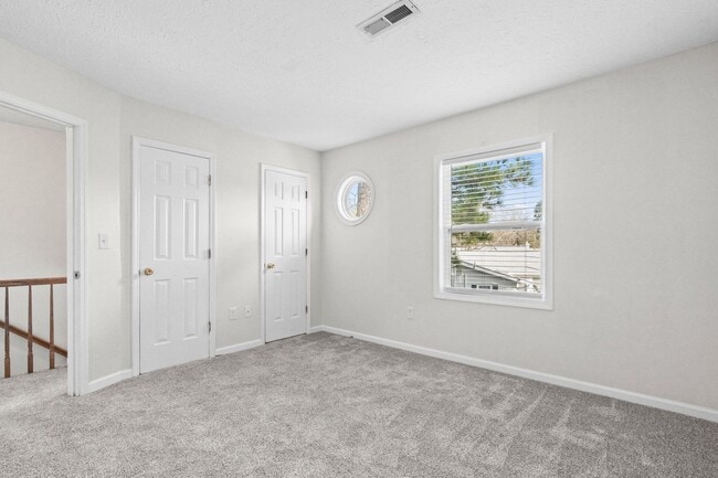 Building Photo - Reduced Rent for Any Lease Signed in Feb!! 8 Blocks to the Beach!!