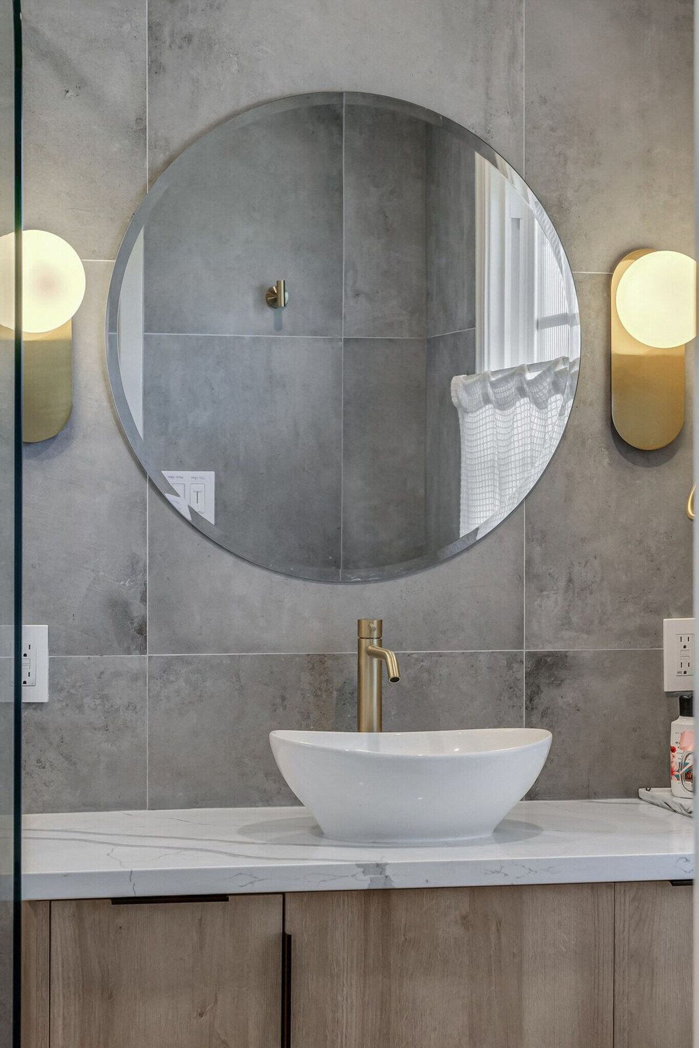 Building Photo - 945 Maryann Dr