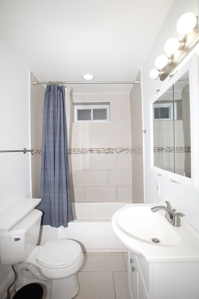 Building Photo - Beautiful newly renovated 2 bedroom in fai...