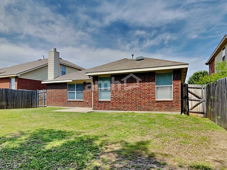 Building Photo - 2923 Tanglebrook Dr