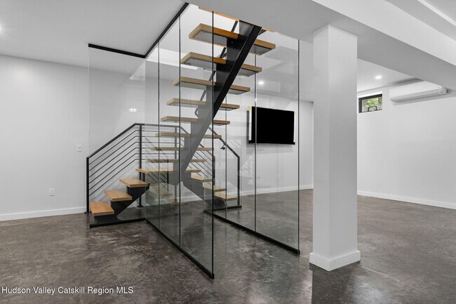 Building Photo - 32 Maurizi Ln