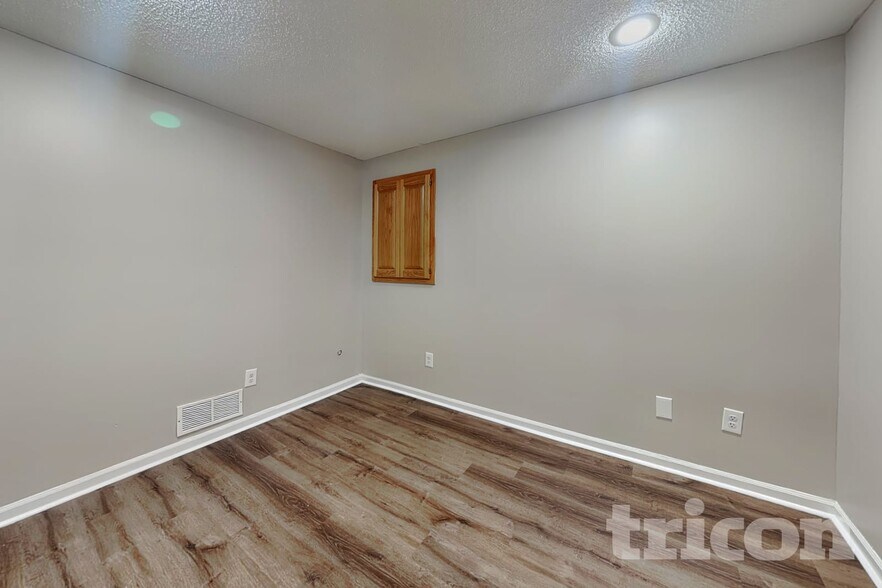 Building Photo - 6449 Roundtree St