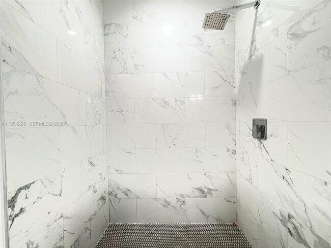 Building Photo - 2518 NW 9th Pl