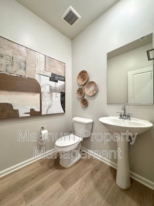 Building Photo - 25147 Hunter Ave