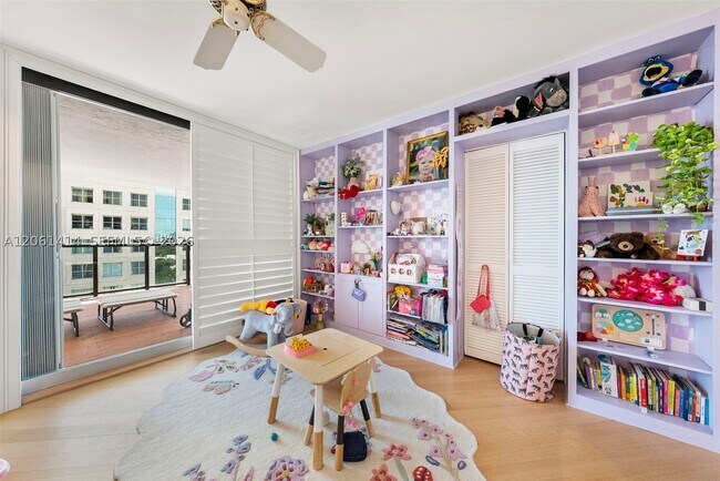 Building Photo - 2575 S Bayshore Dr