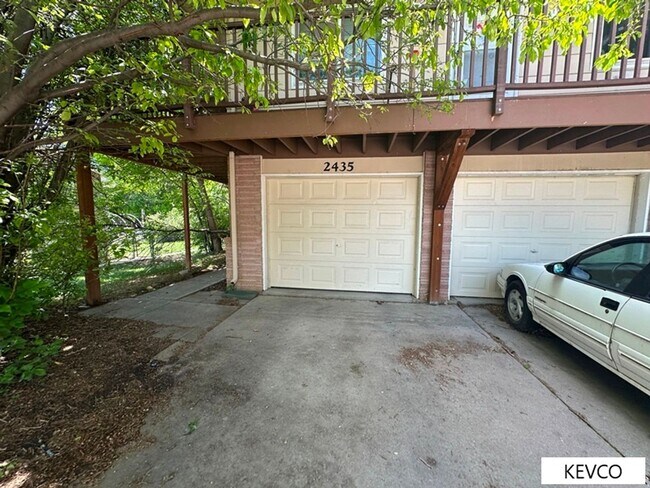 Building Photo - 2433-2435 Crabtree Dr