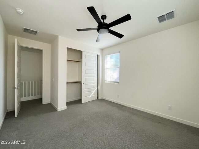 Building Photo - 710 N Bay Dr