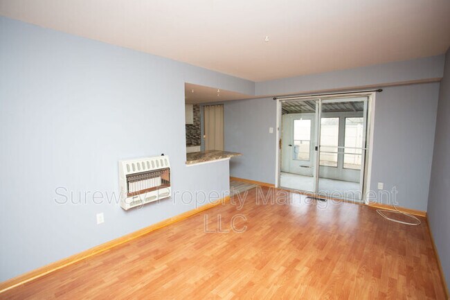 Building Photo - 16 Radnor Ct