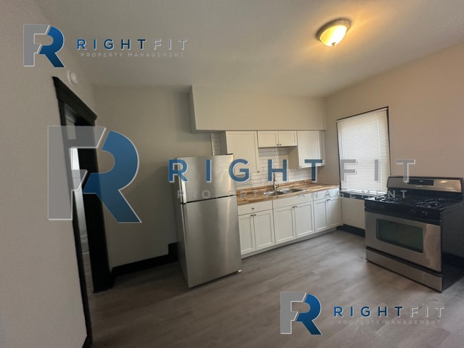 Building Photo - Charming Home in Dayton