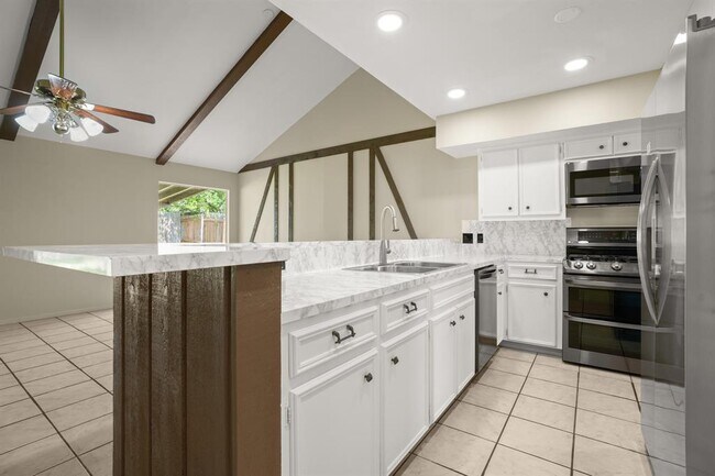 Building Photo - 7302 Sevilla Dr
