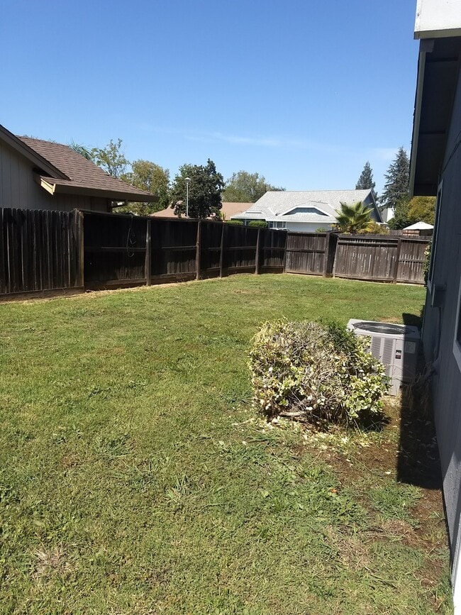 Building Photo - Updated 3 Bedroom Home
