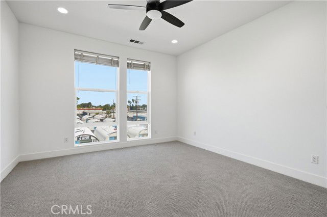 Building Photo - 669 W 17th St